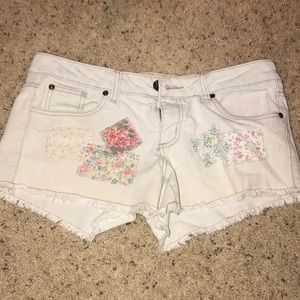 Light blue/white jean shorts